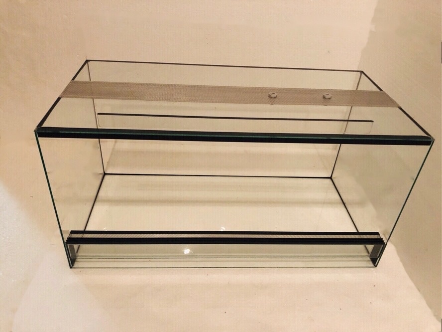 Terárium 120x50x50 bez pozadí