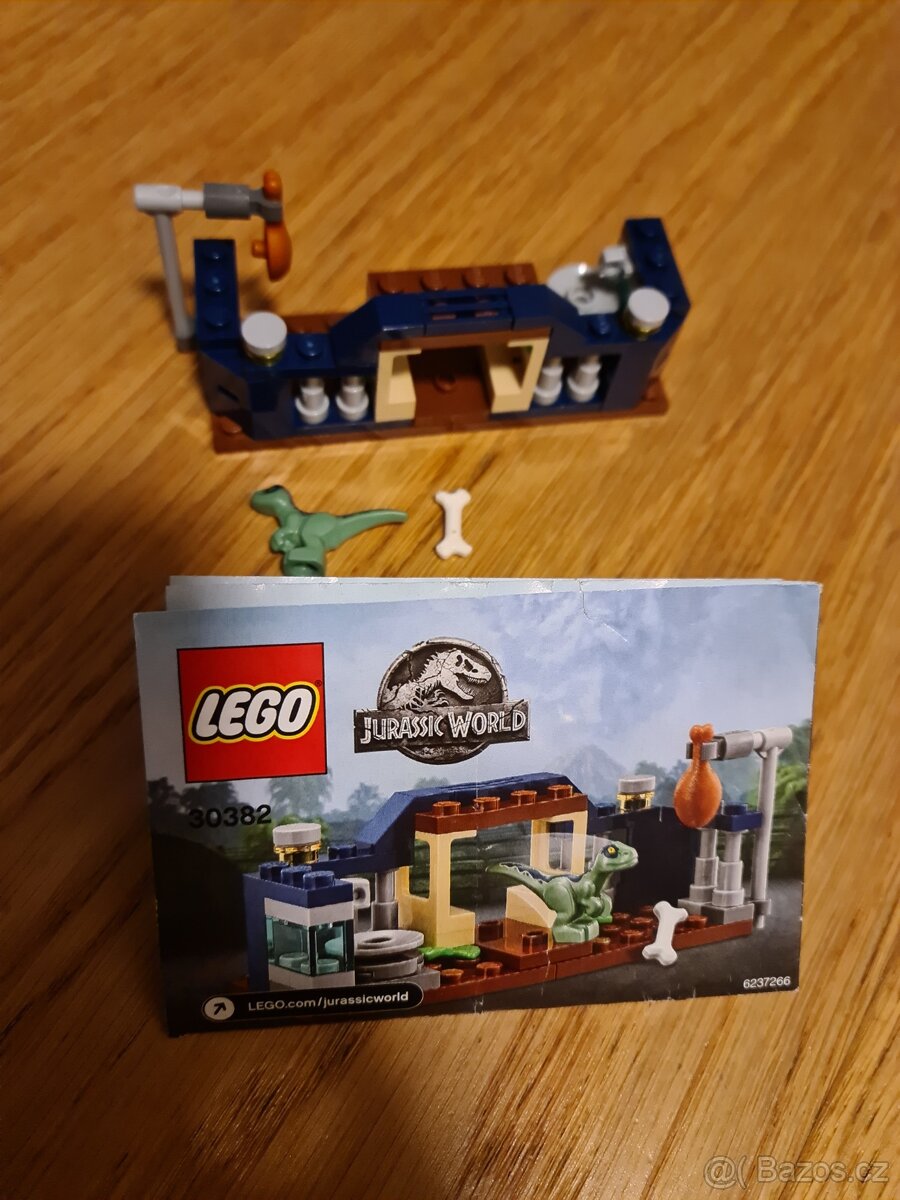 LEGO Jurassic World 30382 Ohrádka s mládětem Velociraptora
