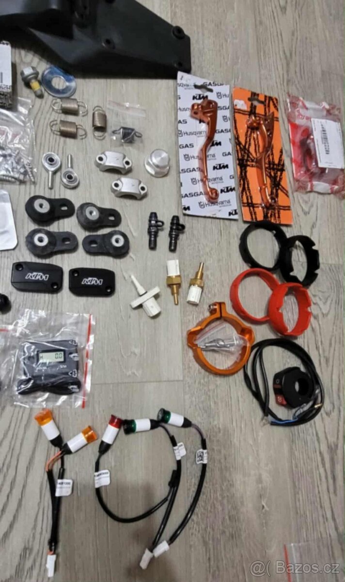 Diely KTM BREMBO SIDI - rôzne - spínač,tiahlo,silentblok