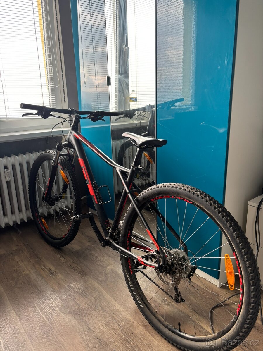 Horské kolo GT Avalanche 29 2016 černo/červené