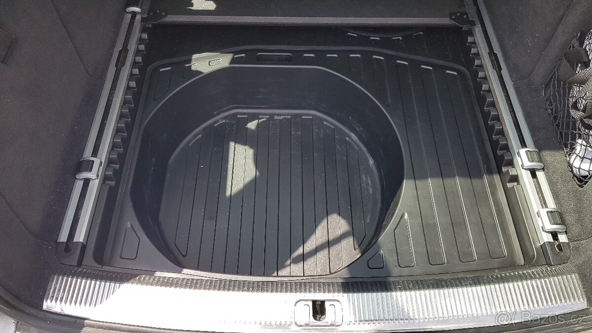 Výplň a víko rezervy Audi A6, v bezvadném stavu