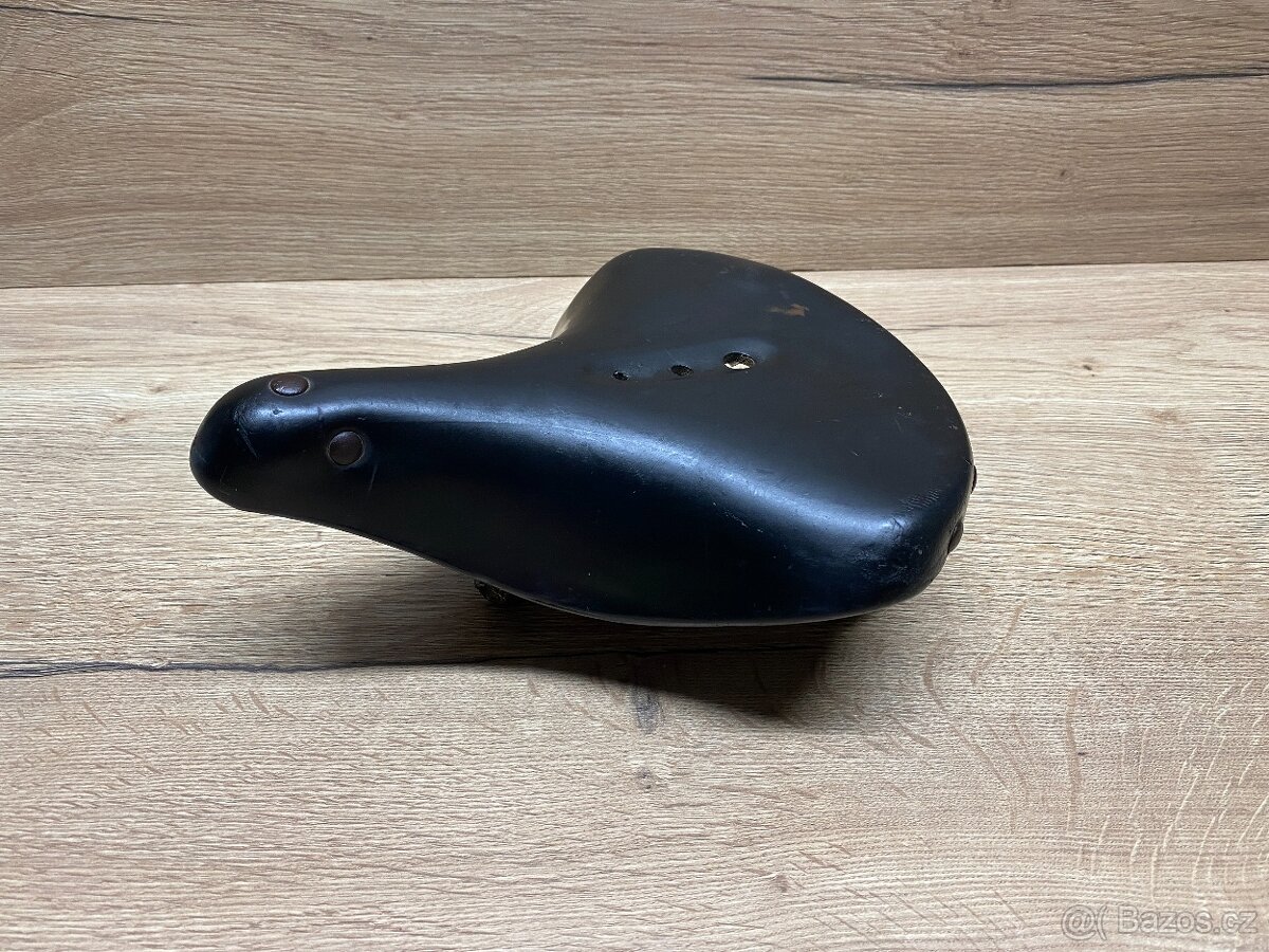 sedlo na kolo staré sedlo sedačka na jízdní kolo pružinová