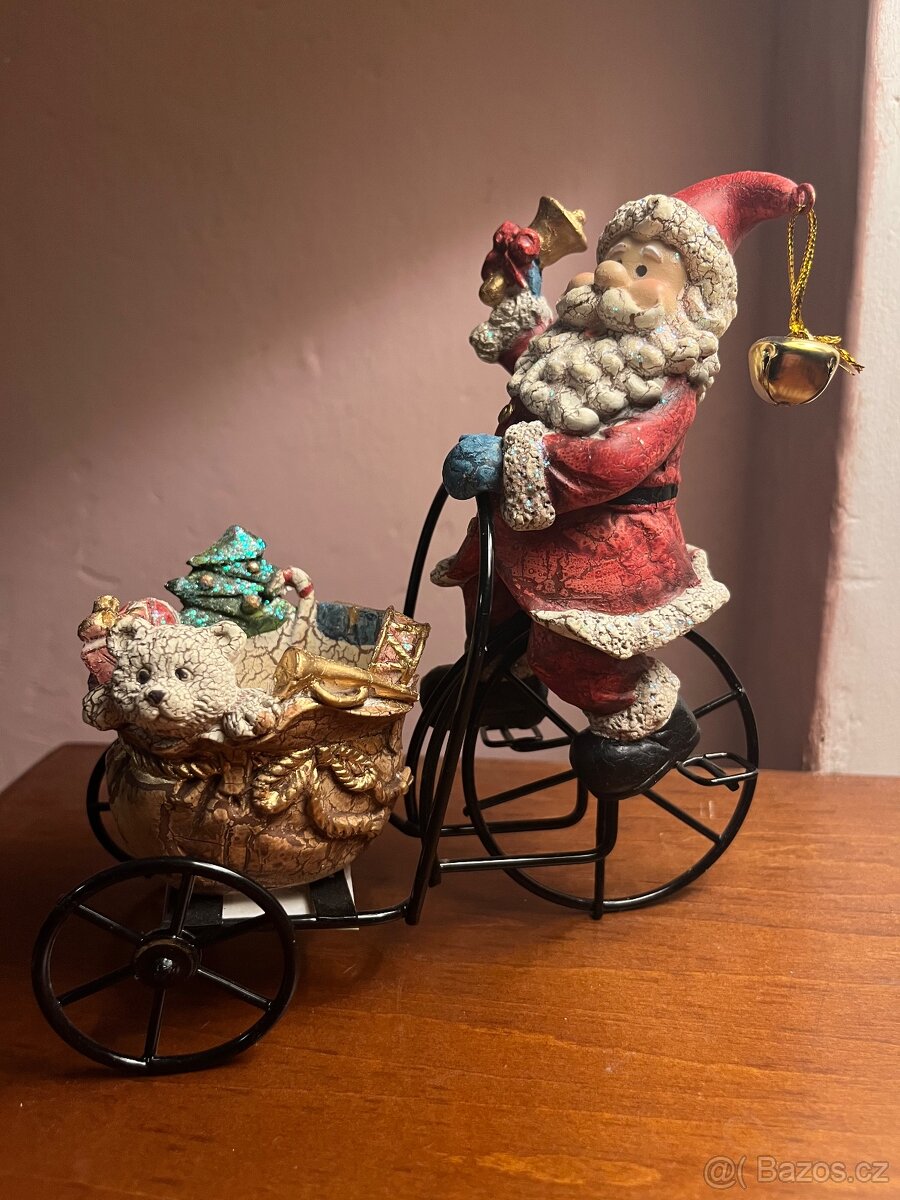 Santa Claus s rolničkou