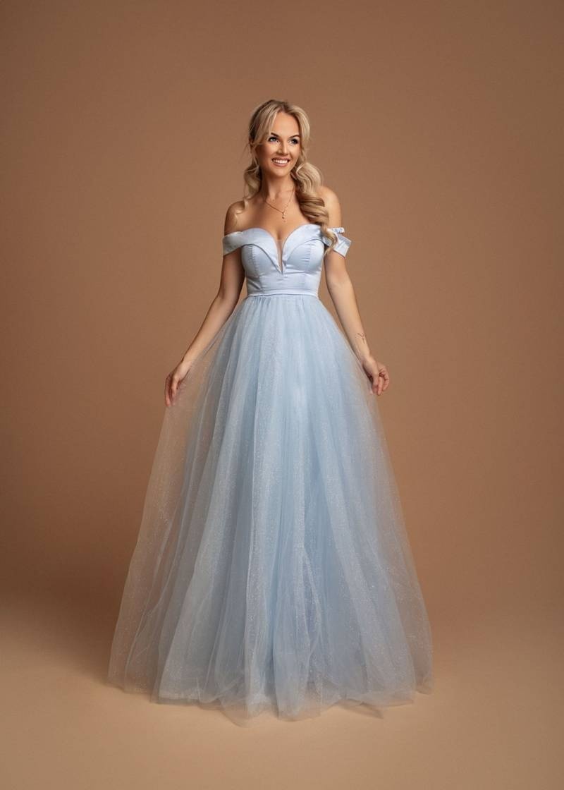 Nádherné, třpytivé plesové, maturitní šaty