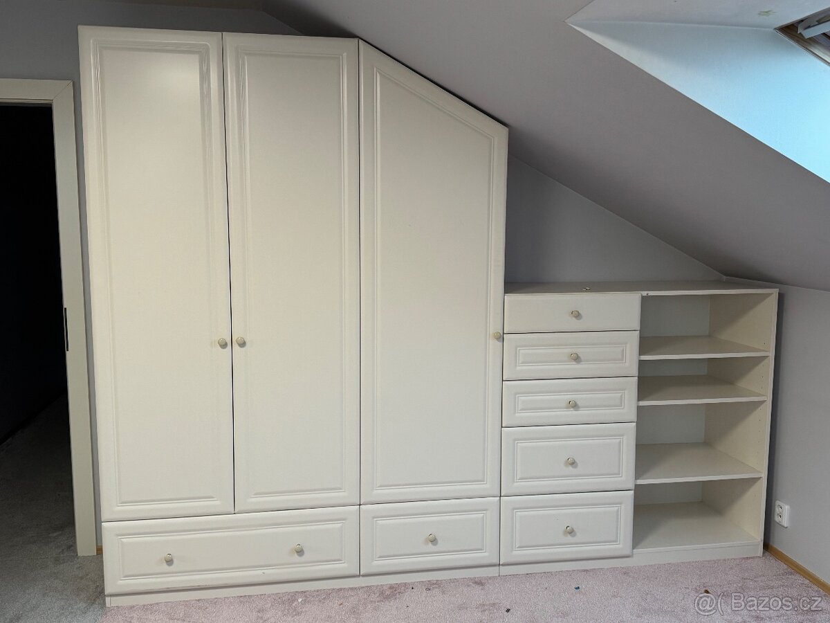 Dětské šatní skříně - sestava s komodou a policemi