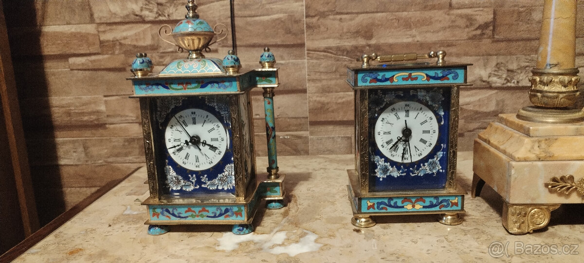 Prodám 2x stolní hodiny Cloisonne Perfektní stav.