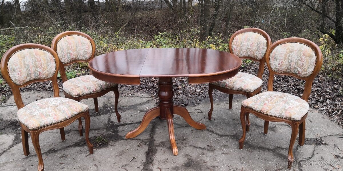 Masivní rozkládací stůl+4ks starožitných židlí