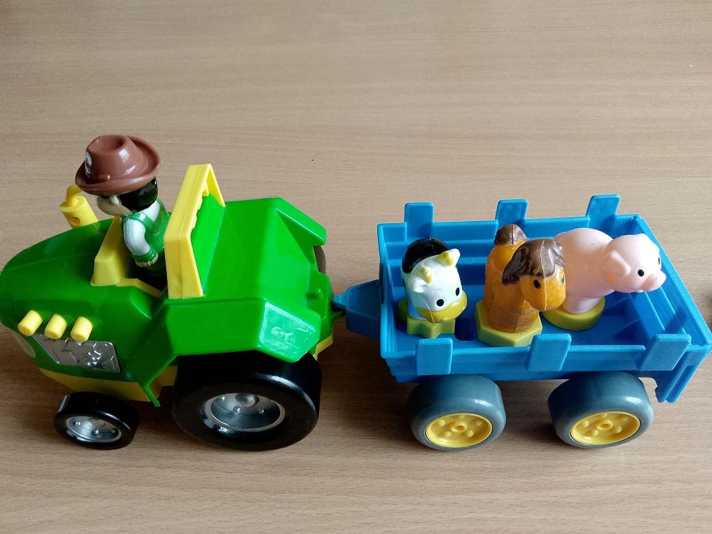 hračky - Traktor se zvířátky