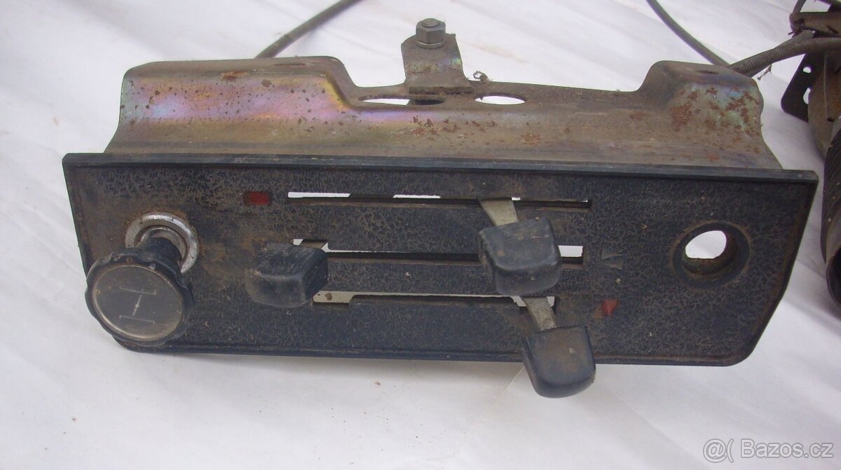 Moskvič 412 palubovka časť vetranie