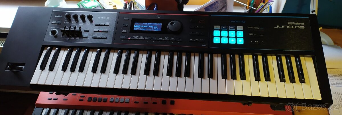 Roland Juno DS61