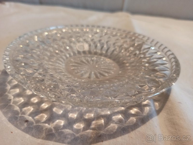 Broušený dezertní talířek