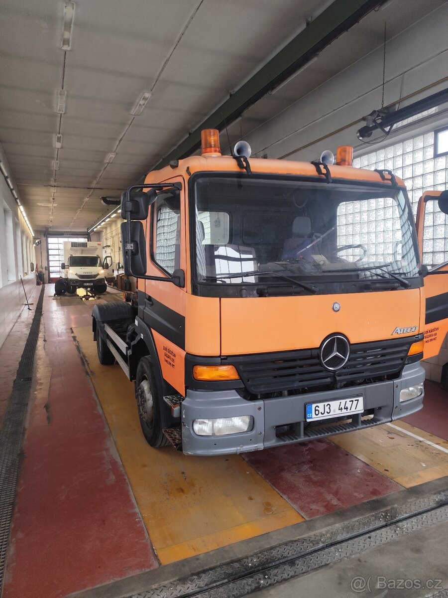 Nosič kontejneru - Mercedes