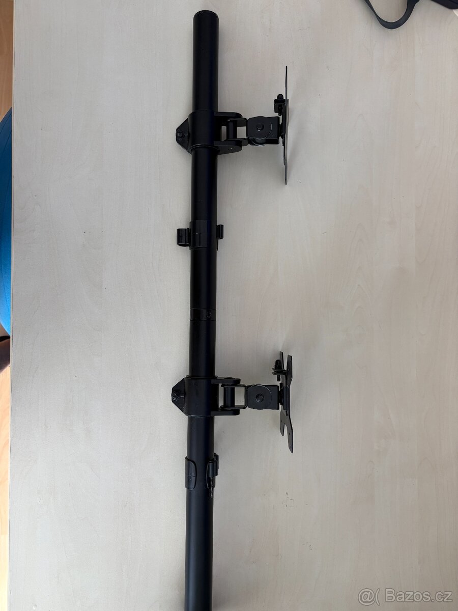 Stolní držák na 2 monitory