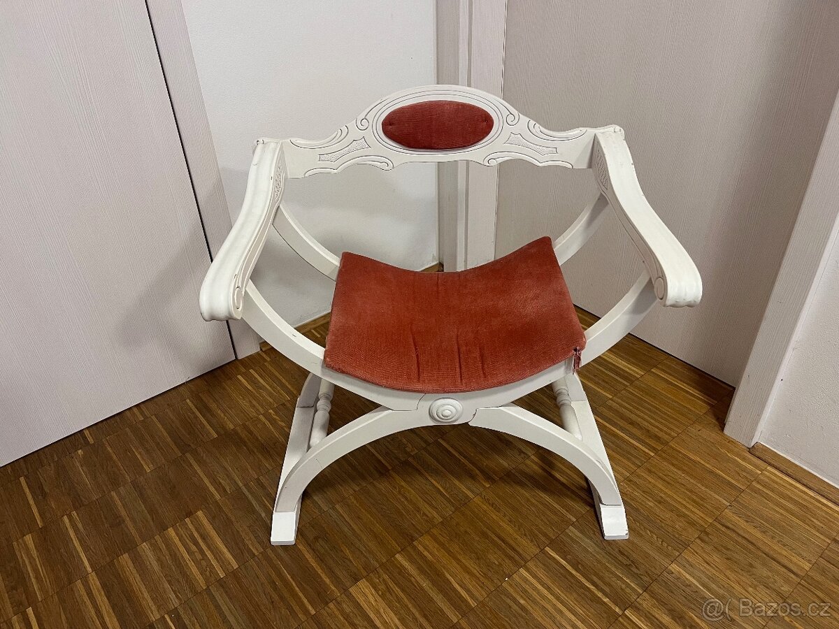 Retro bílá židle