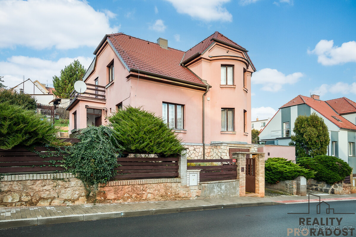 Rodinný dům 4+2, 221m2, pozemek 598m2
