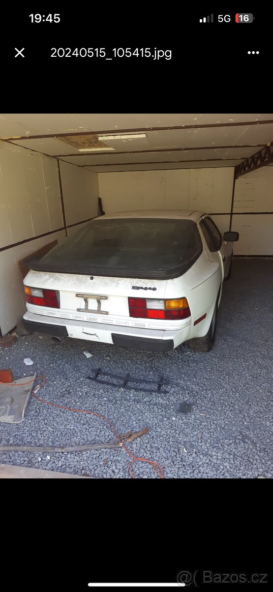 Porsche 944