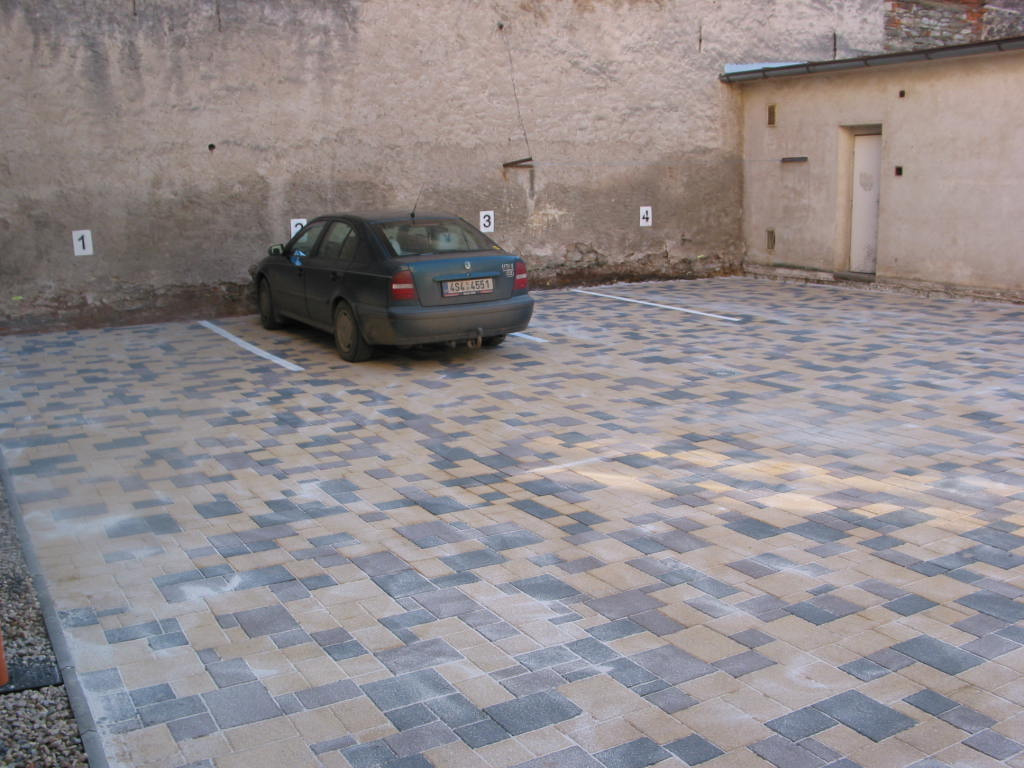 Pronájem, Kutná Hora, Vocelova, parkovací místa dvůr uzamčen