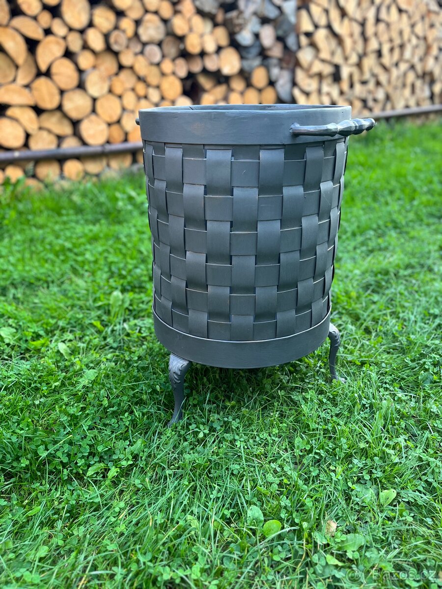 Koš na dřevo, dřevník