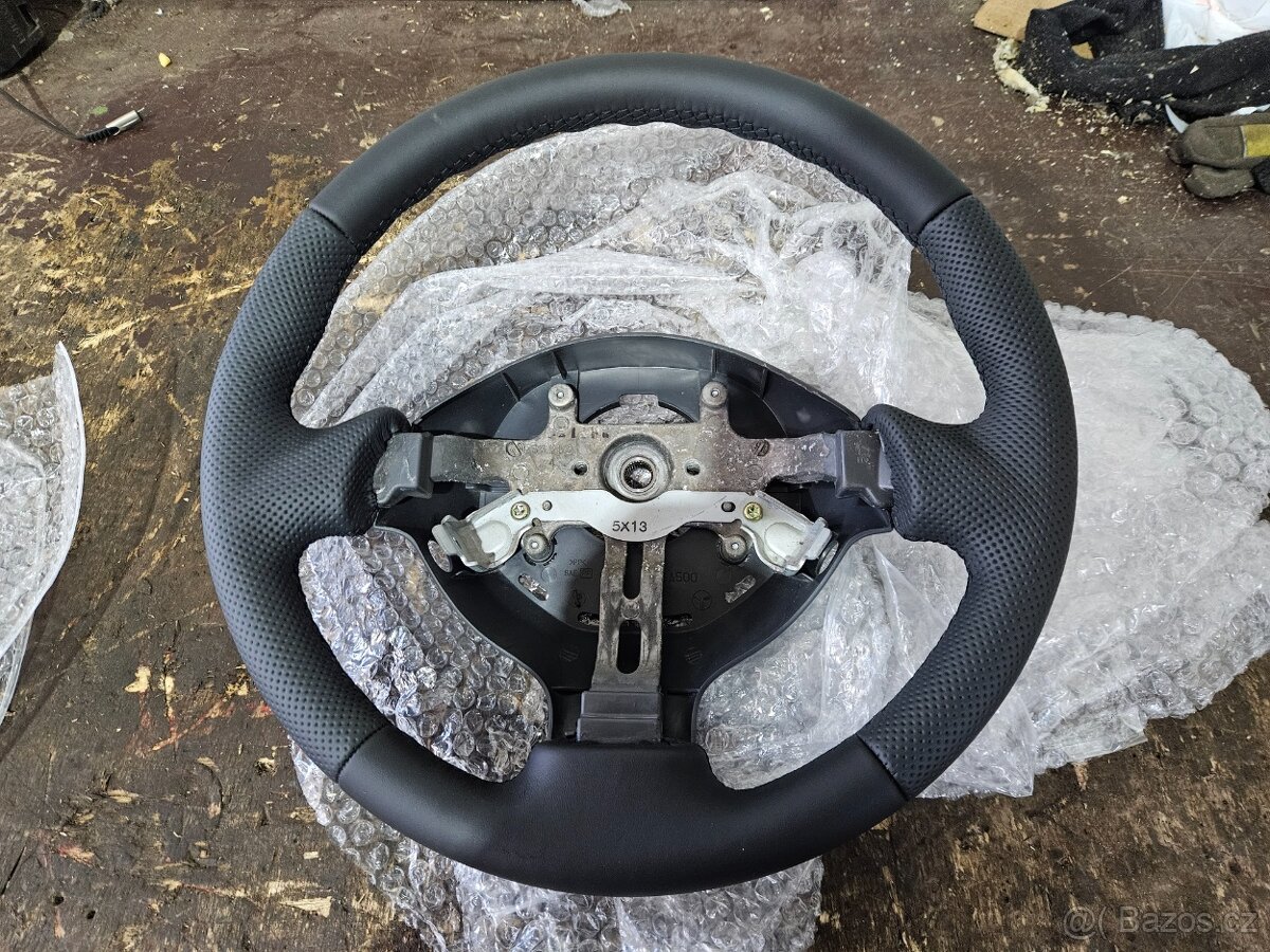 Suzuki Jimny - volant - kožený, tříramenný