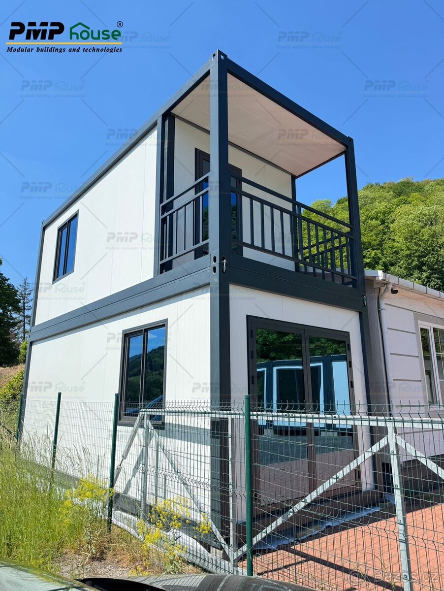 Sestava ze dvou obytných kontejnerů o rozměru 3x7 m