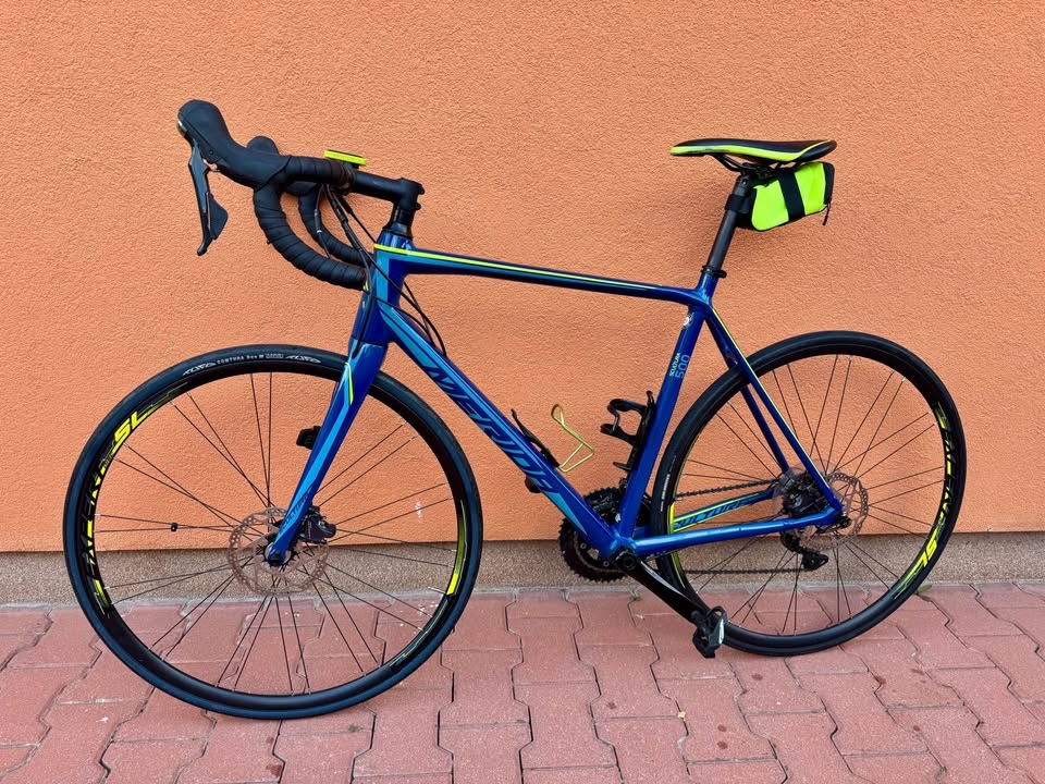 Silnička MERIDA Scultura 500 Disc - karbon vidlice 8,8kg