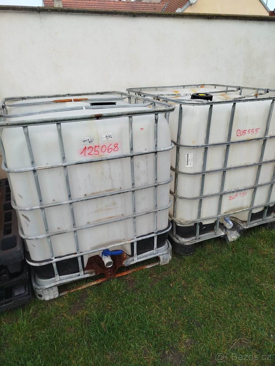 Ibc nádrže 1000l a 600l na vodu
