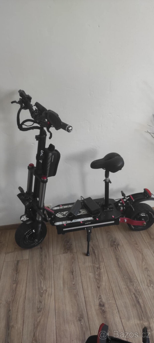 Prodám elektro koloběžku.