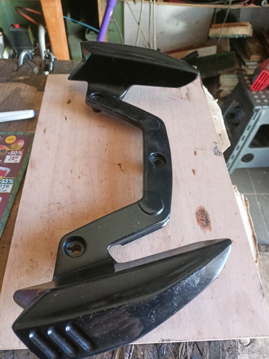 Piaggio zadní madlo