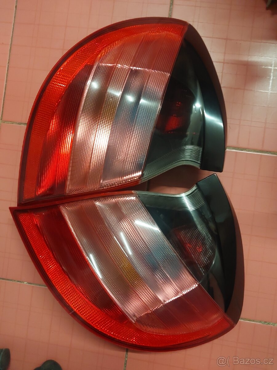 Mercedes w203 zadni lampy