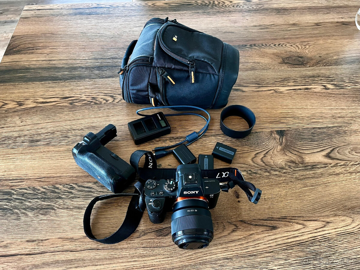 Prodám Sony A7 II + Sony FE 50mm f/1.8 + battery grip atd...