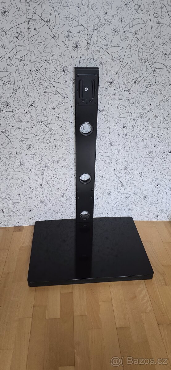 Kvalitní stojan na TV I s TV LG 42LH5000