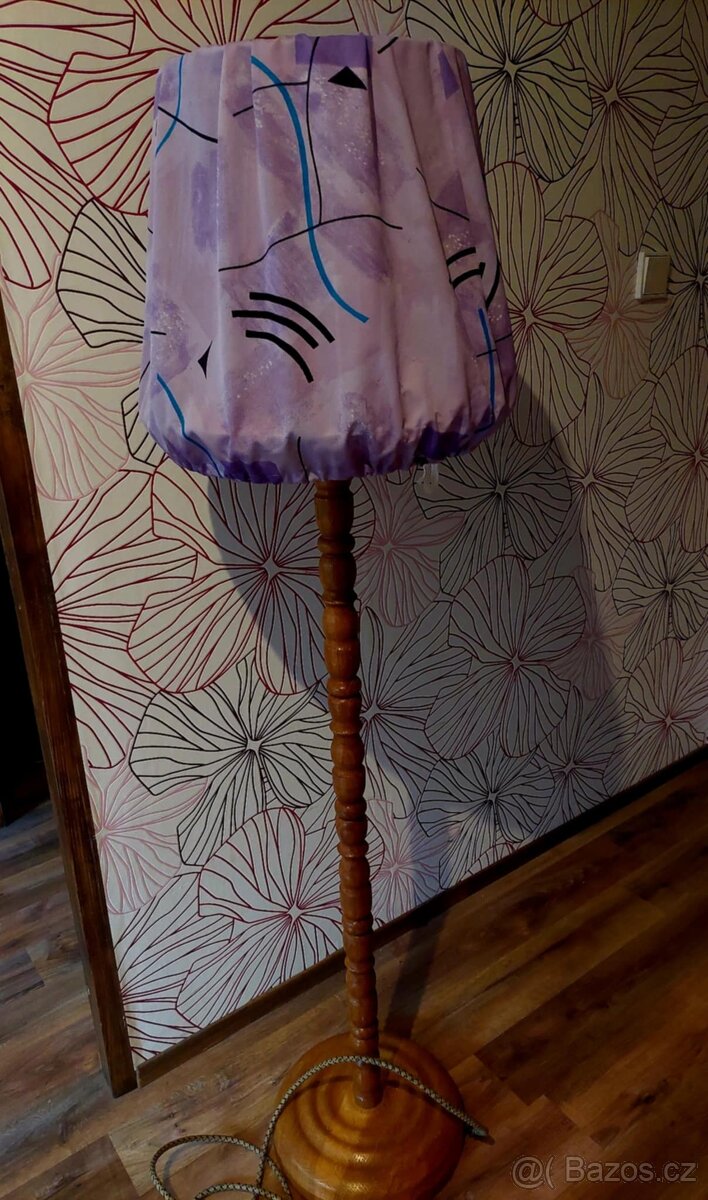 Stojací lampa