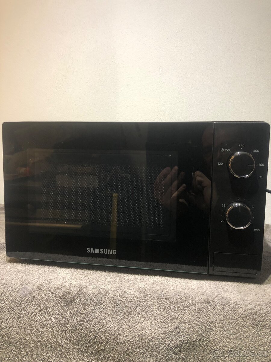 Mikrovlnka Samsung ms20a3010al