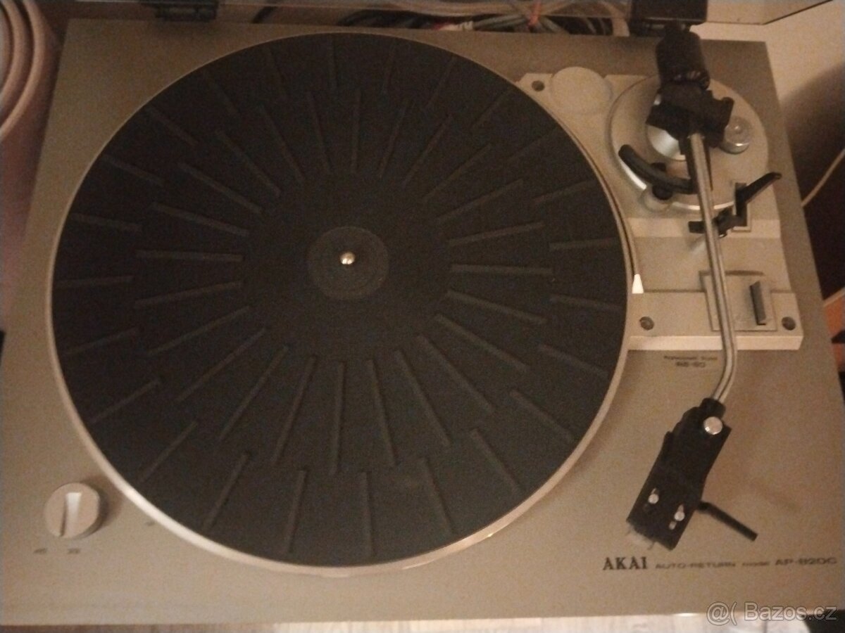 Gramofon Akai AP-B2OC