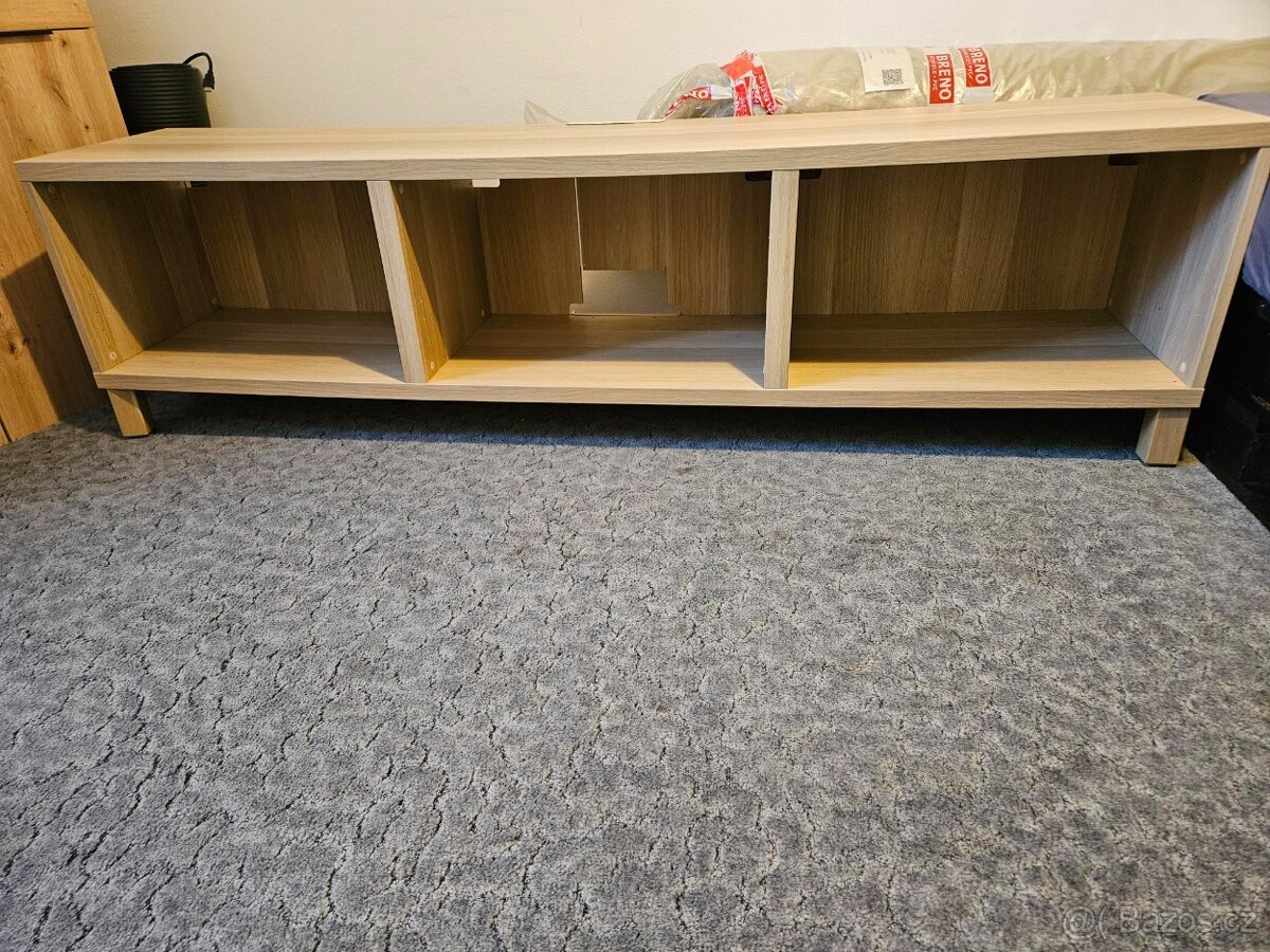 Televizní stolek Besta, Ikea