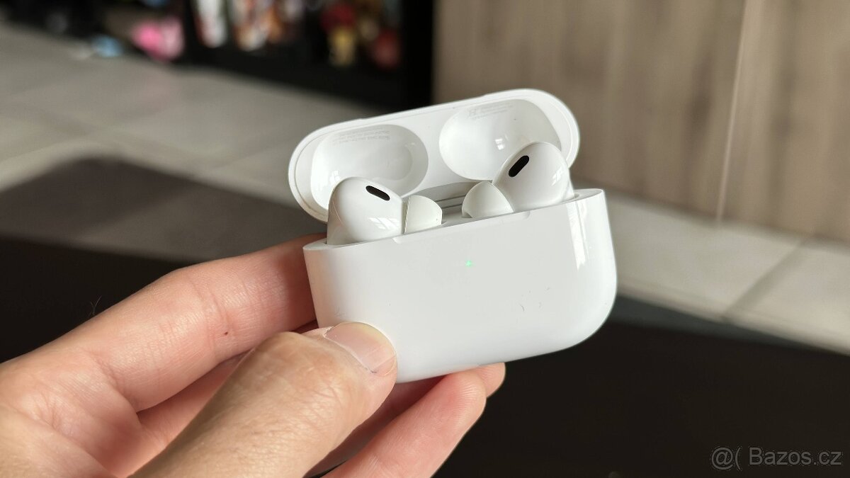 Apple AirPods Pro (2. generace) s MagSafe pouzdrem (USB-C)