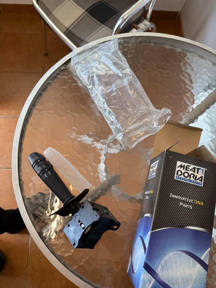 Přepínací páčka blikačů dacia