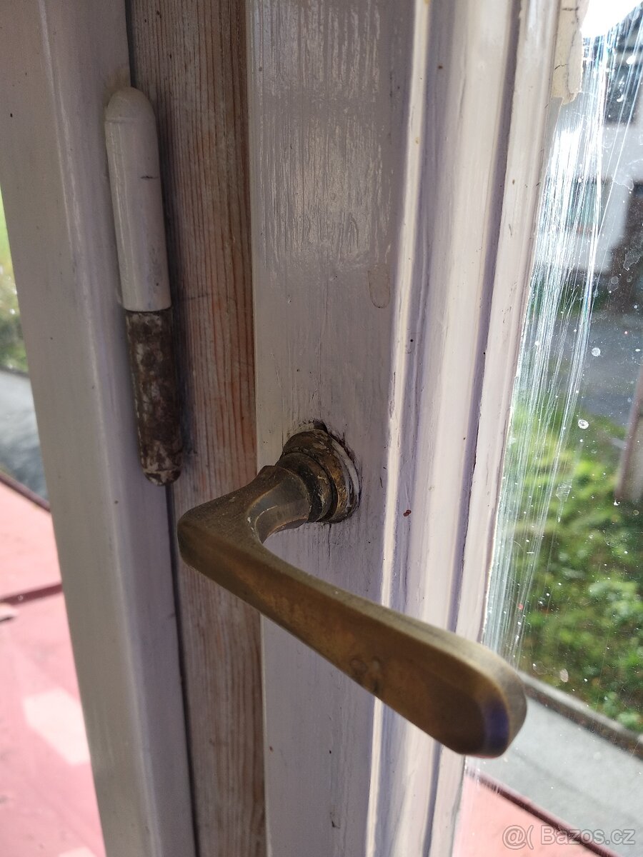 Kliky mosazné ze starých dřevěných oken