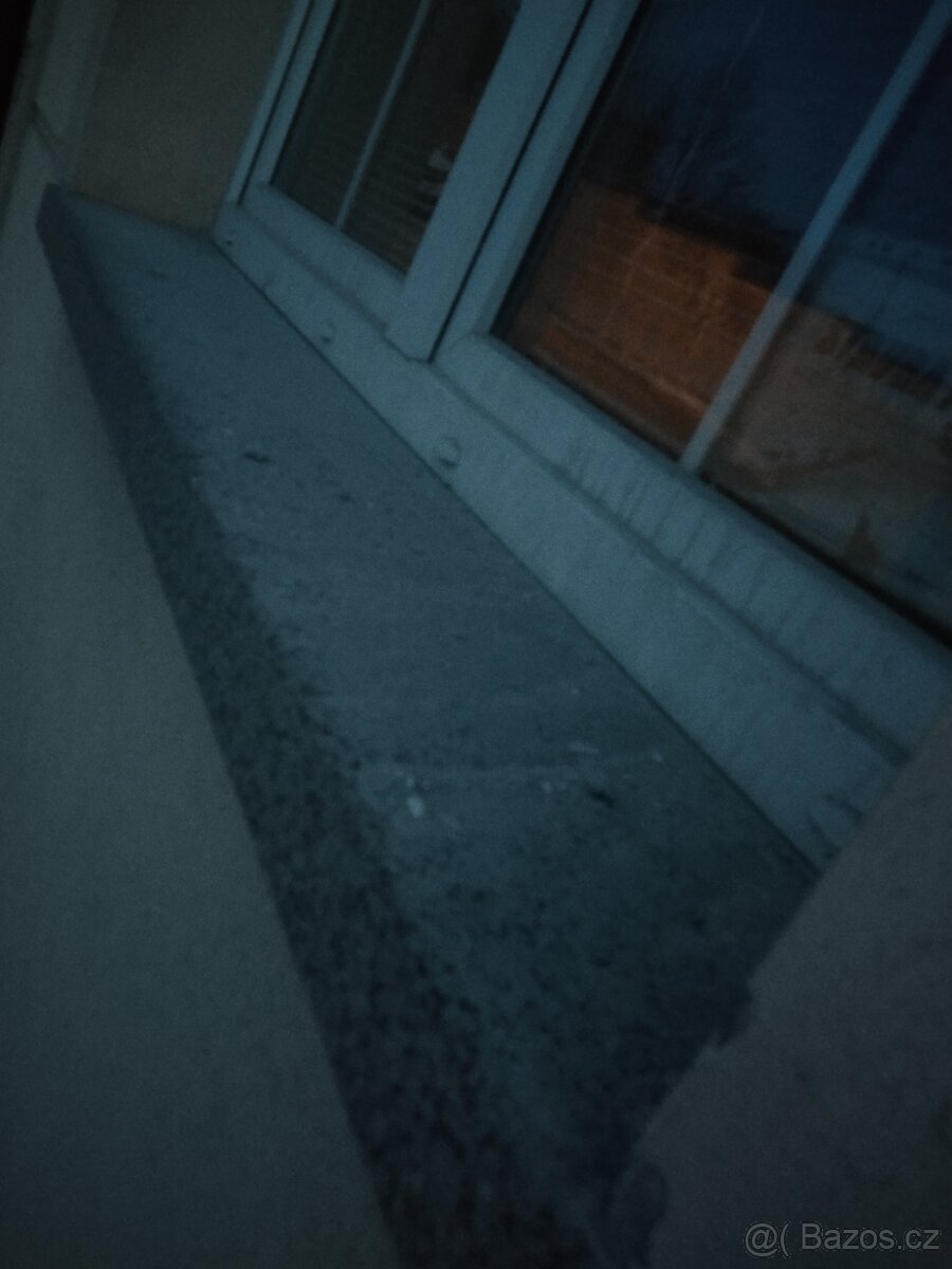 Zulove parapety cca 160x30x8cm