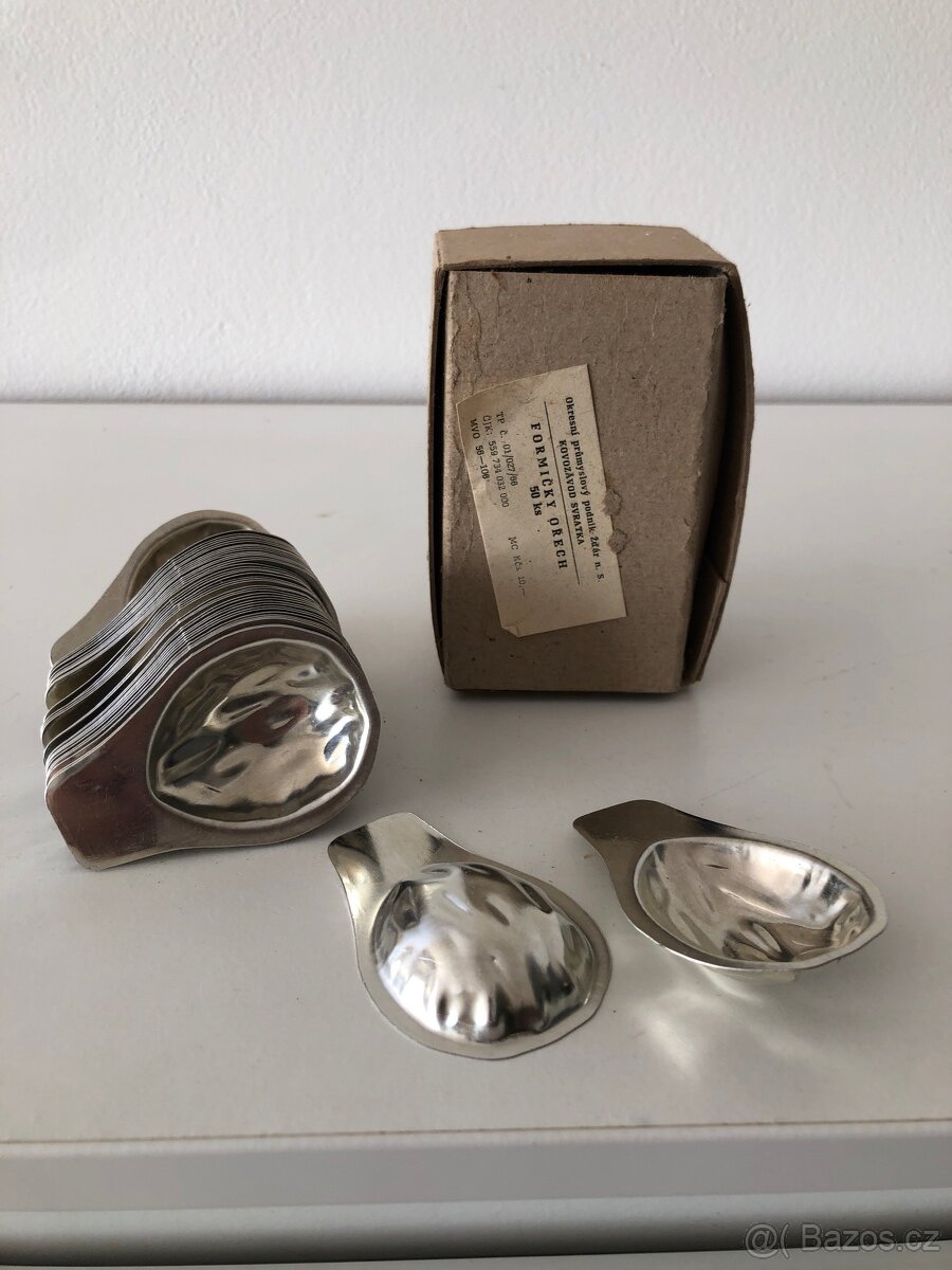 formicky na cukrovi - orech (velke), Kovozavody Svratka