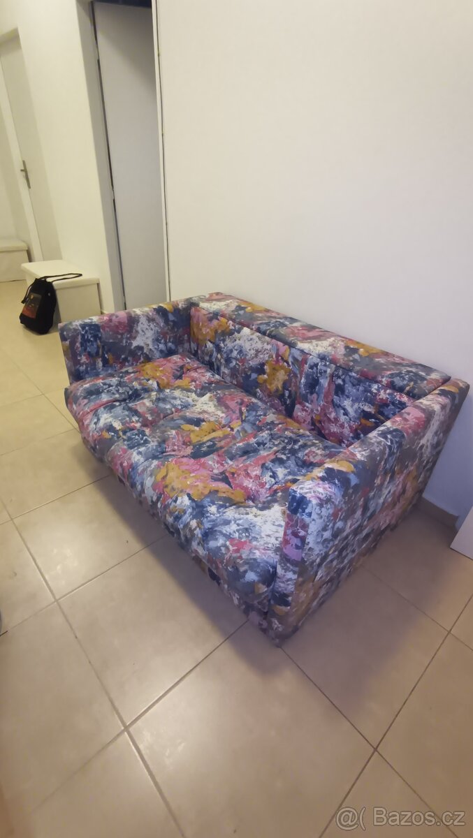 IKEA rozkládací gauč a úložným prostorem za odvoz