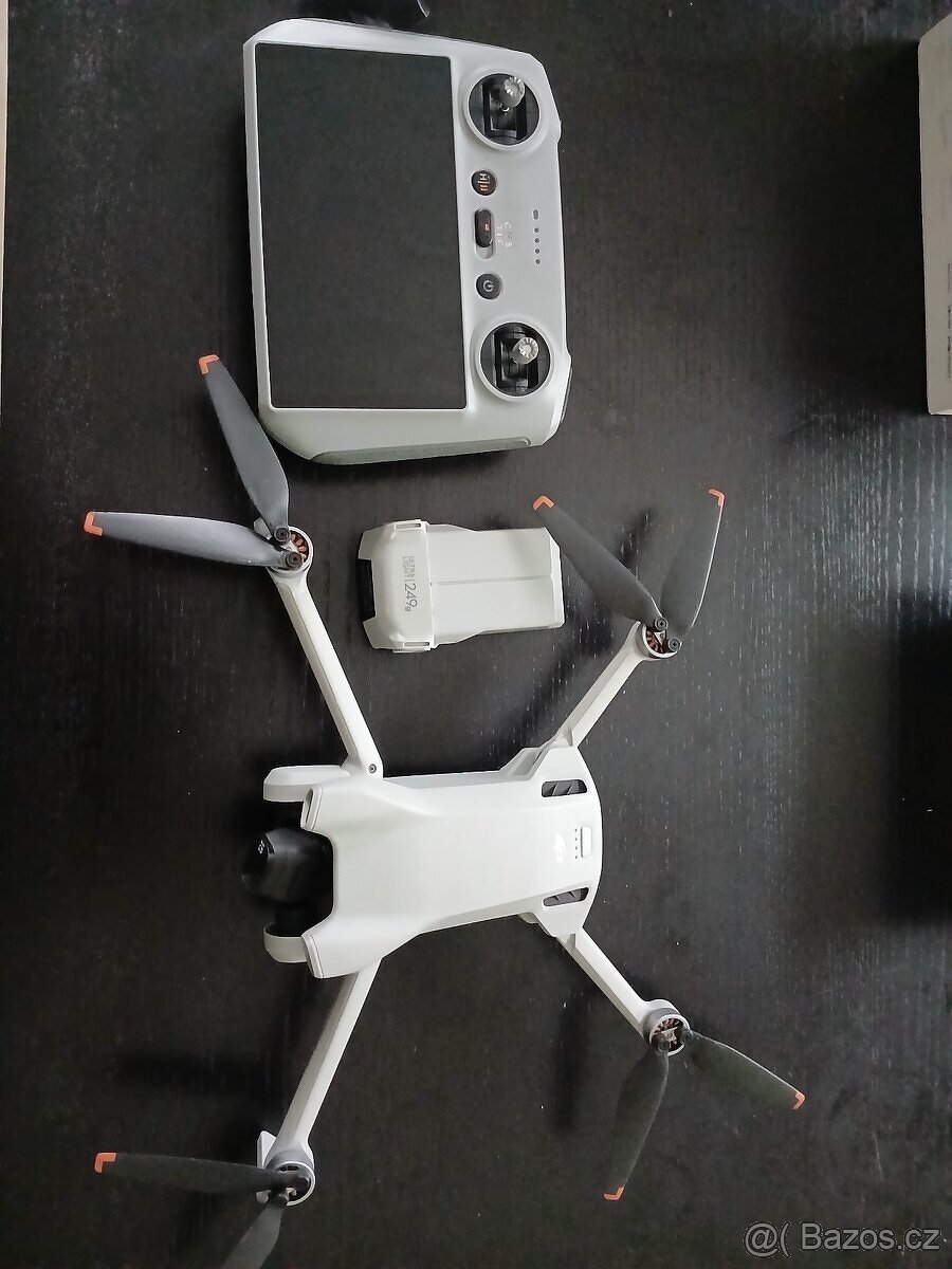 Dron DJI Mini 3 s RC ovladačem