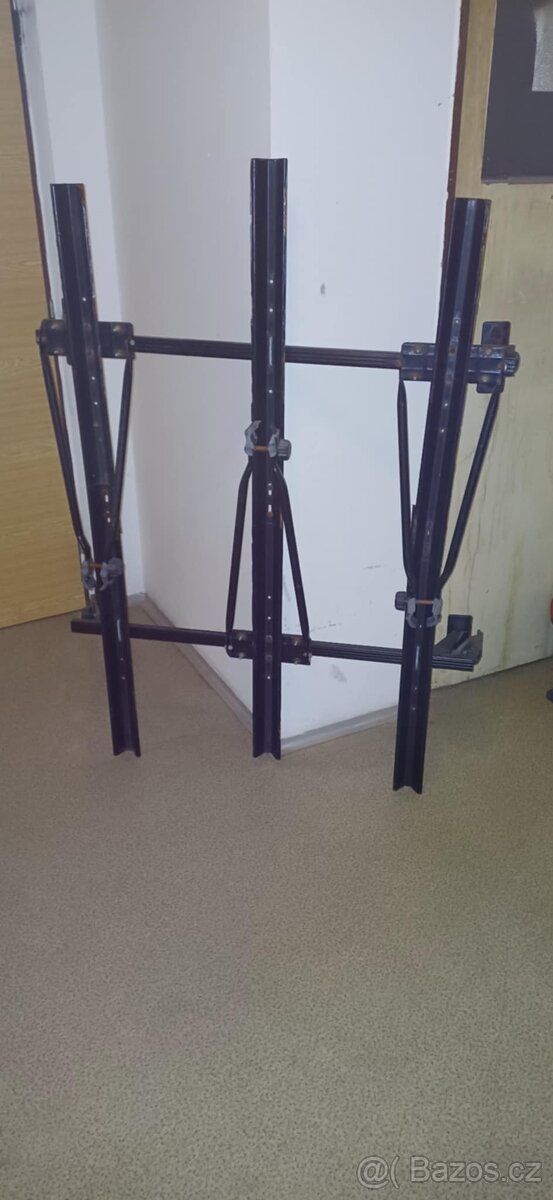 Střešní nosiče s držáky na kola