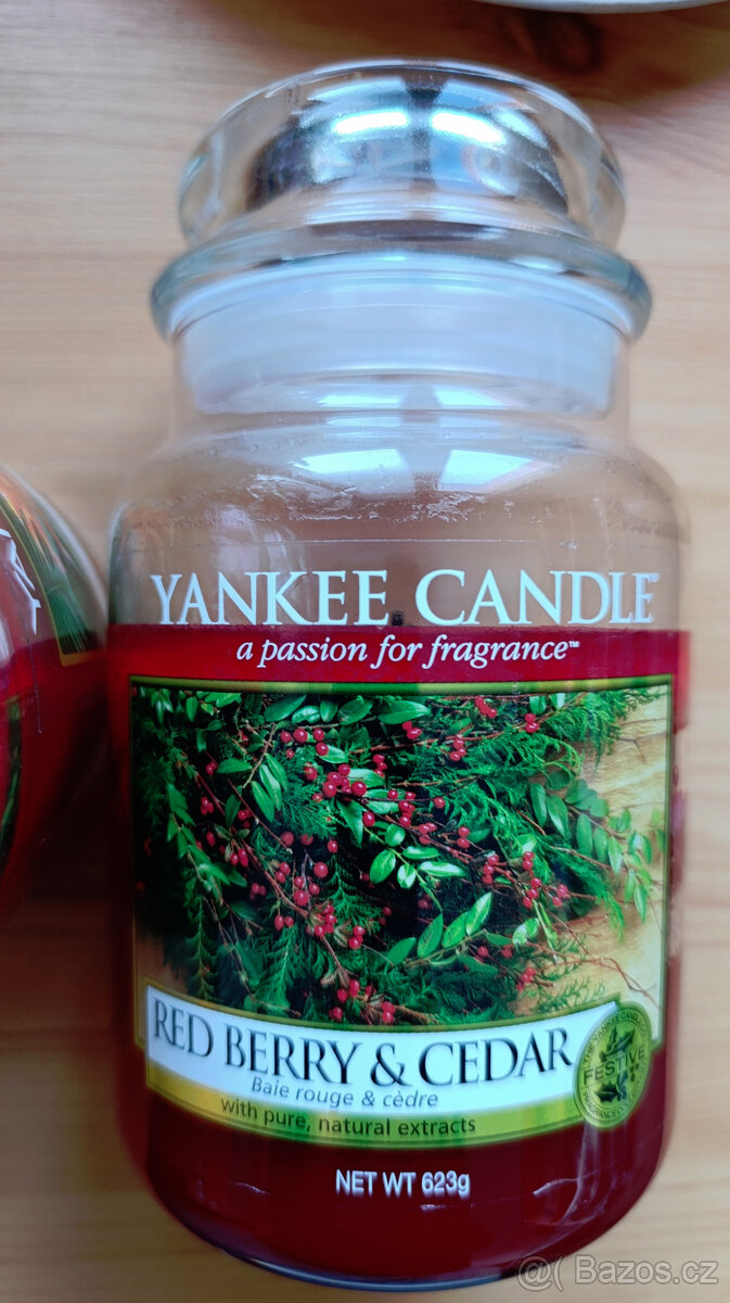 Yankee Candle Red Berry A Cedar 623g