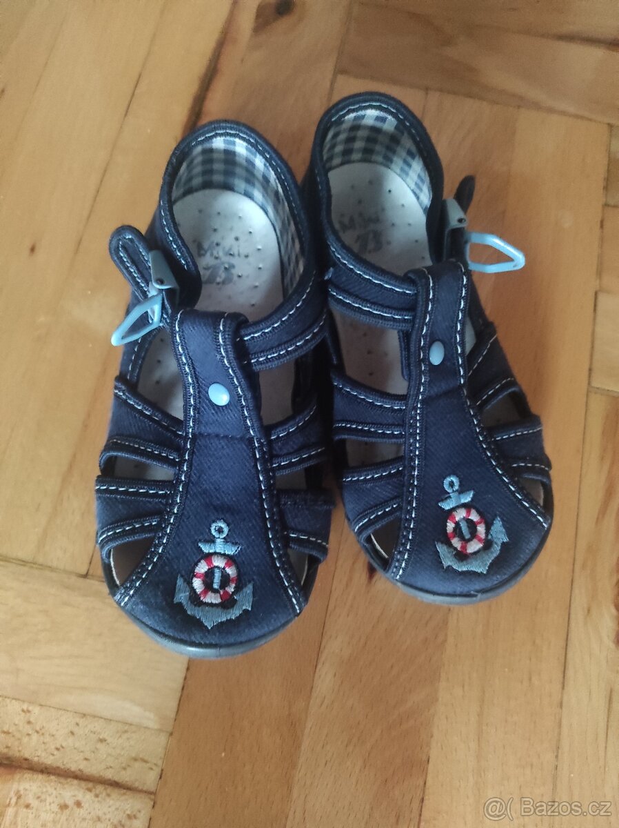 Chlapecké sandály
