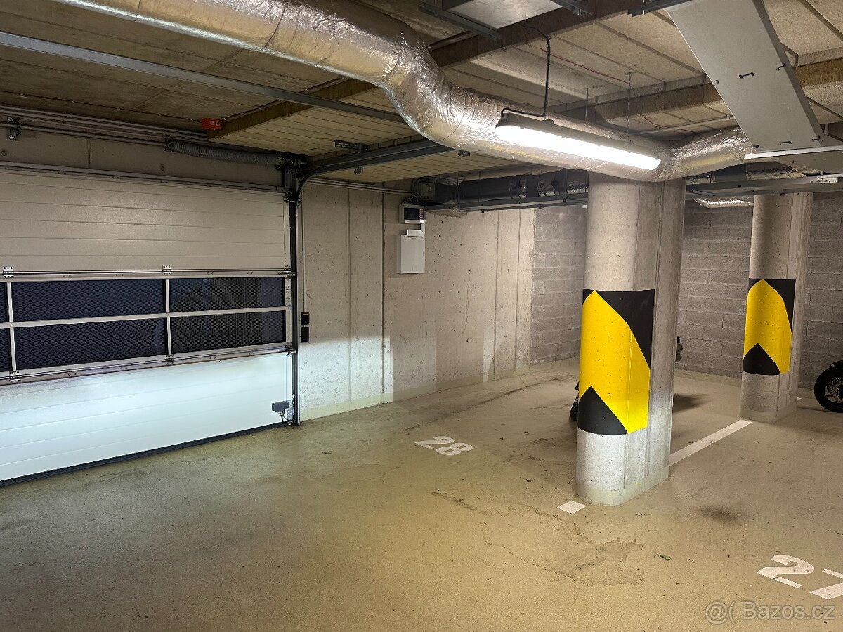 Garage space for rent behind the O2 arena near the Českomoravská metro station