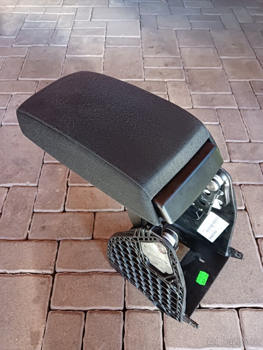 Prodám loketní opěrku škoda Octavia 2