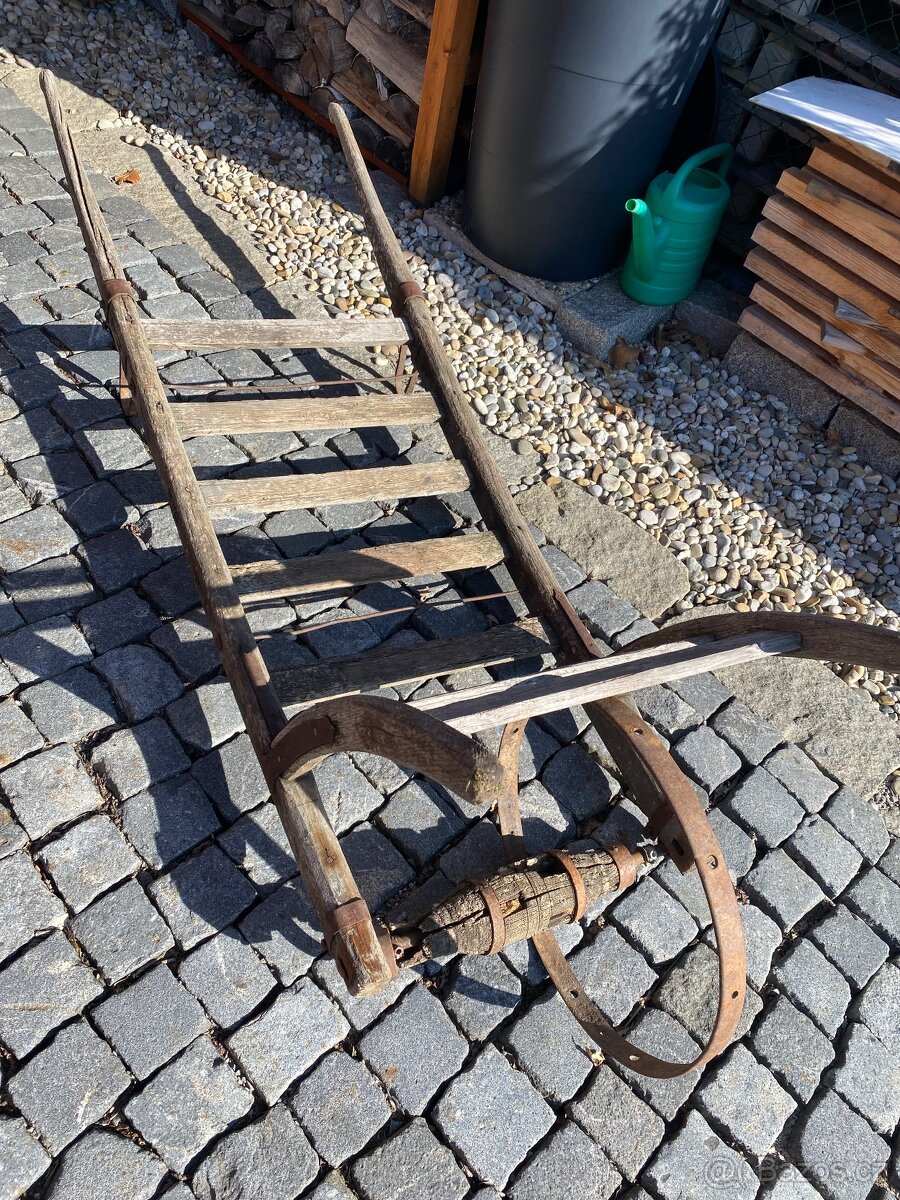 Dřevěný trakař