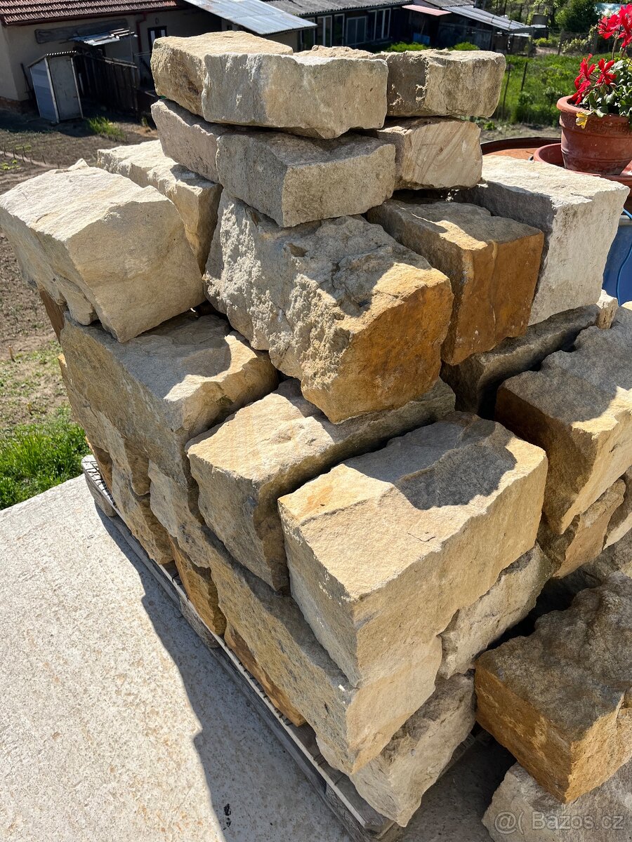 Pískovec štípaný