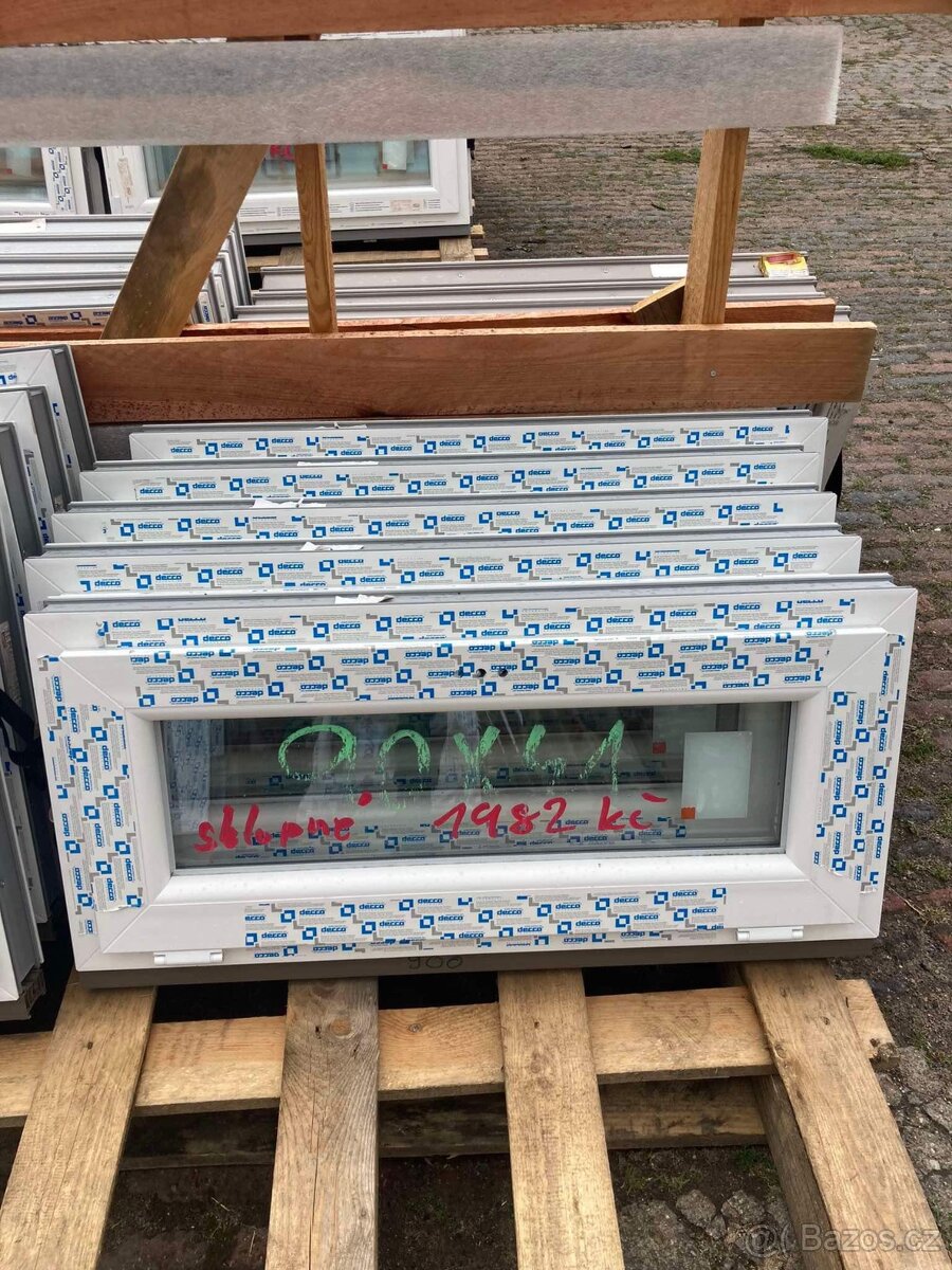 Prodám plastové okno 90x41